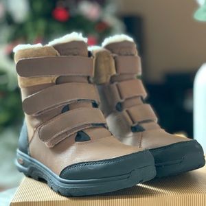 UGG Australia Kids Worchester Winter Boots  little kid SZ 2 EXCELLENT condition